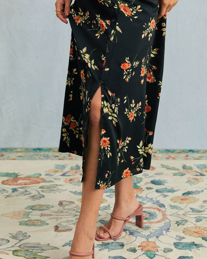 Hannah | Robe noire à col en V et manches courtes